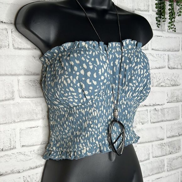 Le Lis Blue White Tube Top Crop Summer Top Ruffle Smocked Size Large Boho Hippie - Picture 2 of 5